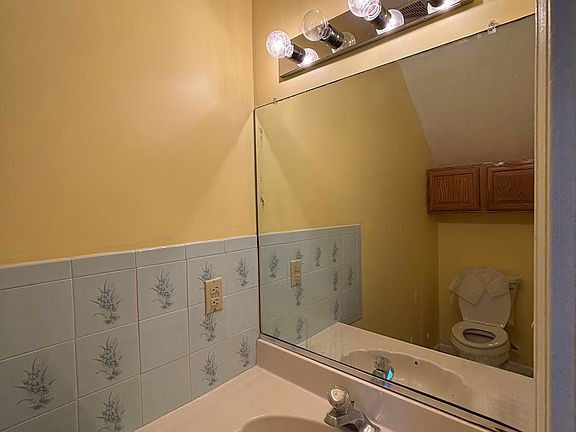 3rd image of 5120 Radnor Ct