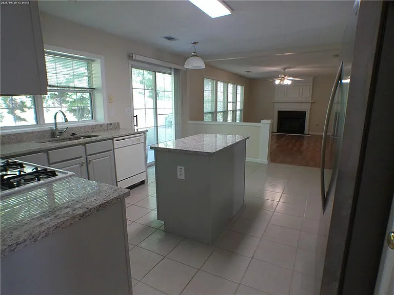3674 Kentford Ln — Photo 6