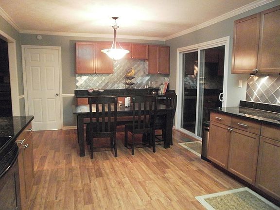 5th image of 111 Laurel Ct