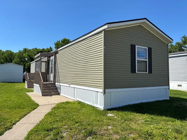106 Haines St #M-30, Edwardsville, KS 66113