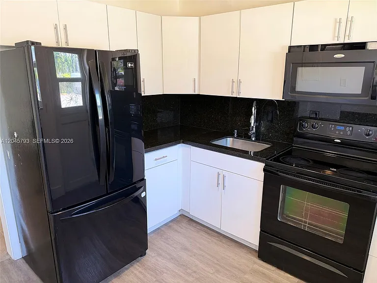 13215 NE 6th Ave #102 — Photo 19