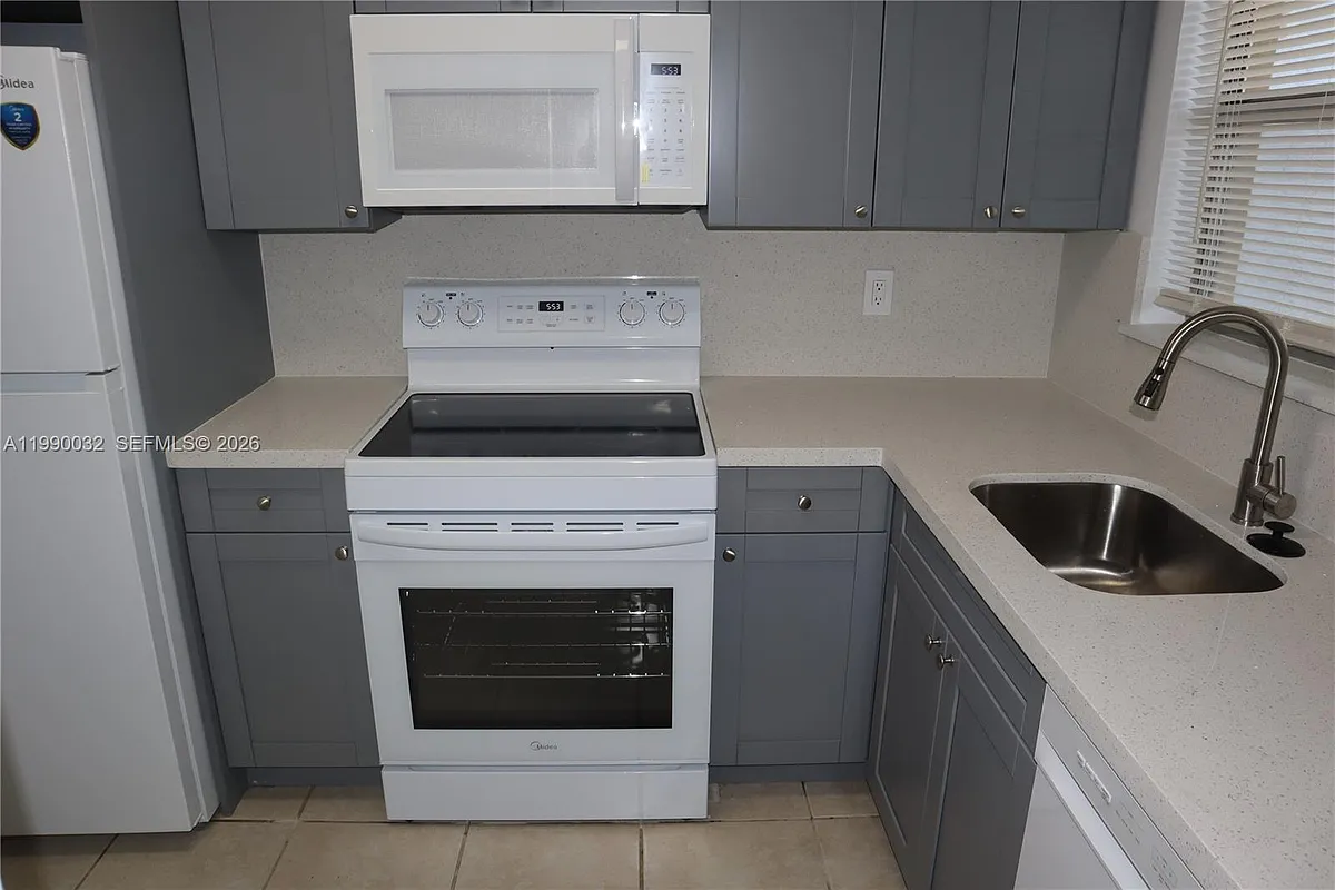Photo 1 of 19 - 8500 Sunrise Lakes Blvd #111 - Sunrise, FL Primary Photo - 8500 Sunrise Lakes Blvd #111