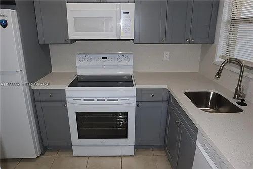8500 Sunrise Lakes Blvd #111 Photo 1