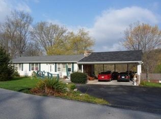 956 Pine Pl, Rich Creek, VA 24147