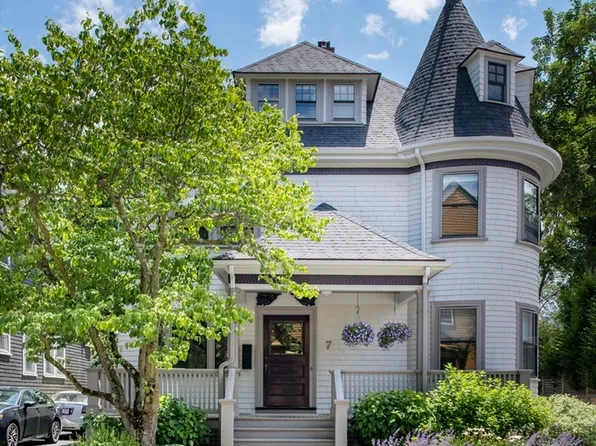 7 Dana St, Brookline, MA 02445