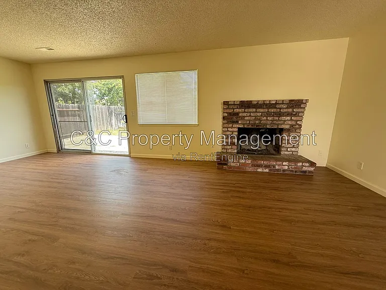 938 Estrada Ct — Photo 10