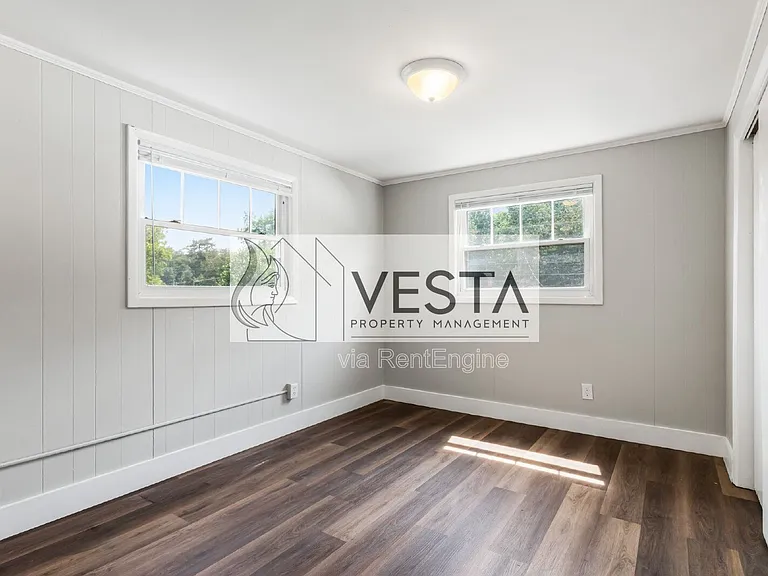 4 Farrwood Ave #8 — Photo 23