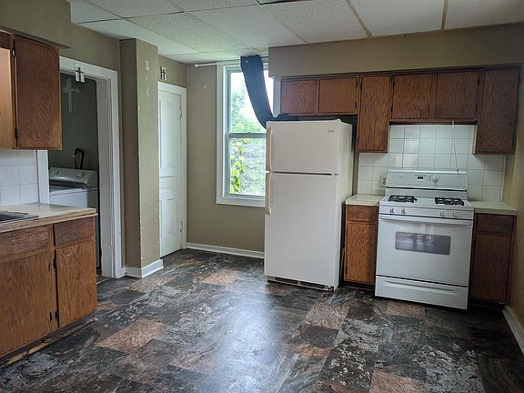 2nd image of 758 Jenks Ave