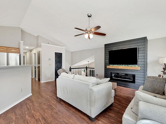 4th image of 2624 N Tamarisk St