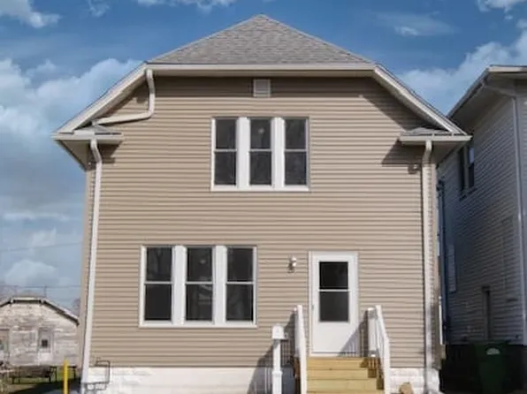 721 S 6th St, Clinton, IA 52732