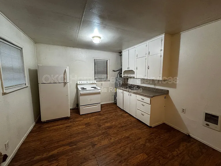 115 SW 23rd St — Photo 3