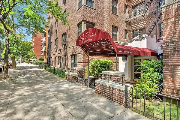 Sold by Kew Forest Realty Inc | media 10