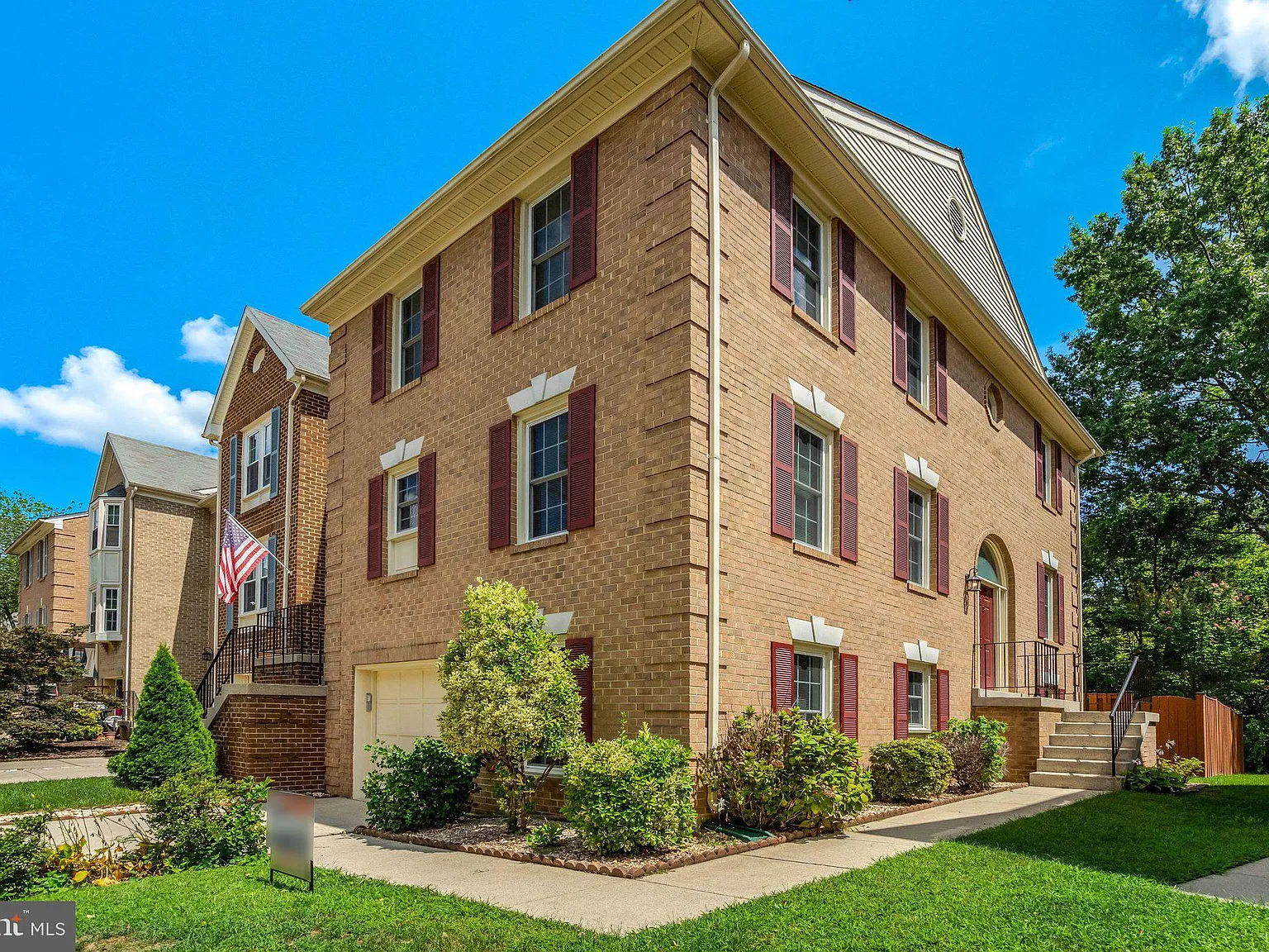 Kingstowne — Photo 1