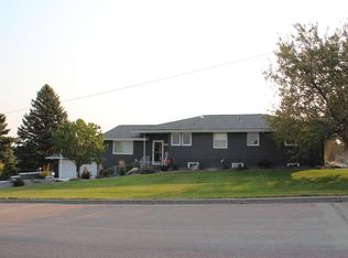 1012 Lamro St, Winner, SD 57580