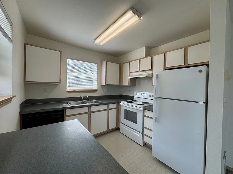 1501 H St #101 — Photo 8