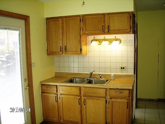 5th image of 140 E Northwest Hwy APT D