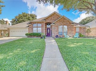 410 Roundabout Dr, Midlothian, TX 76065