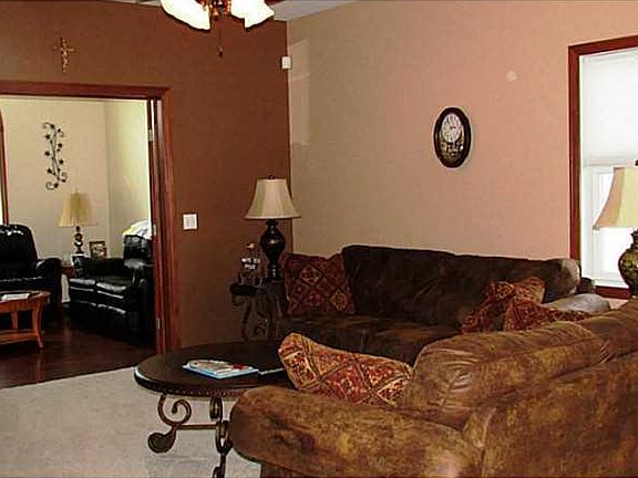 2nd image of 678 Sun Valley Ct