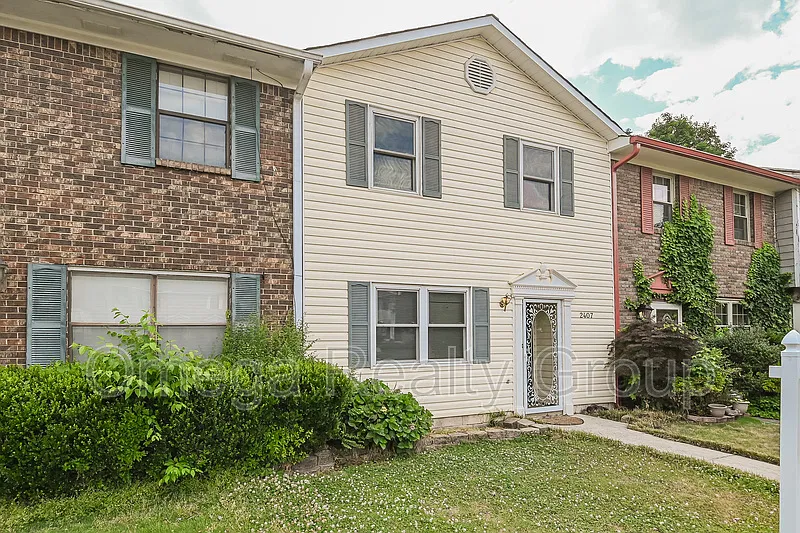 2 bed, 1.5 bath, 1148 sqft, $1,100 — Photo 2
