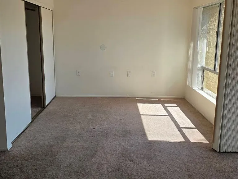 327 Chestnut Hill Ct — Photo 10
