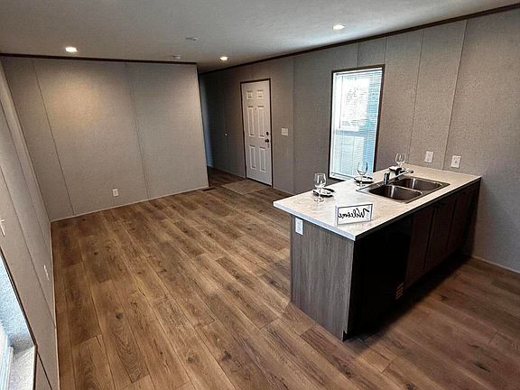 4th image of 127 Hansen Loop
