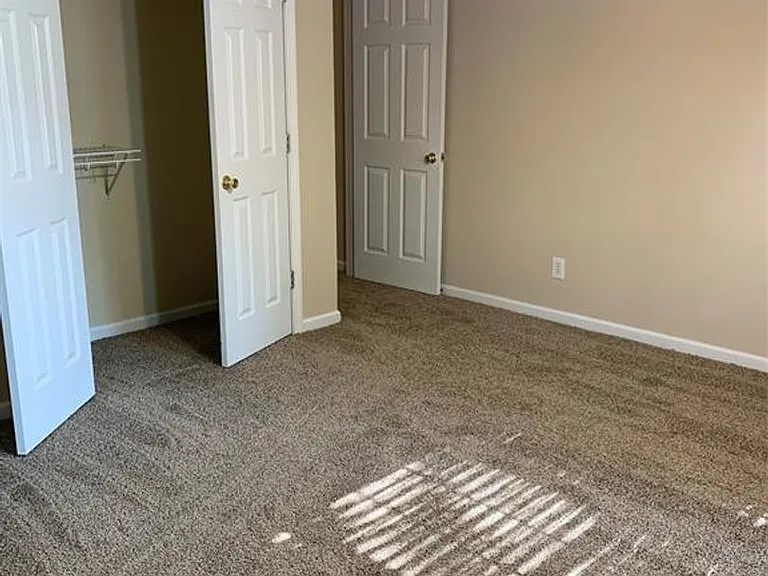 131 Live Oaks Dr — Photo 4