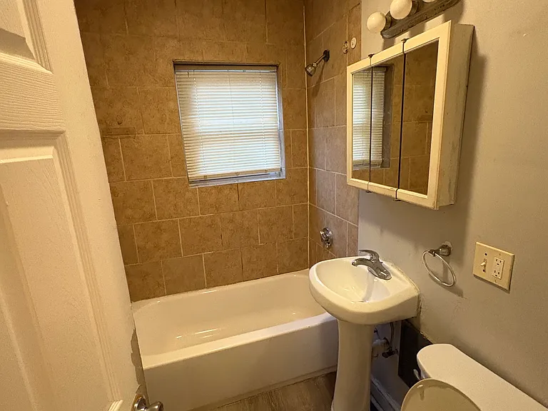 22 Warren St #7 — Photo 5