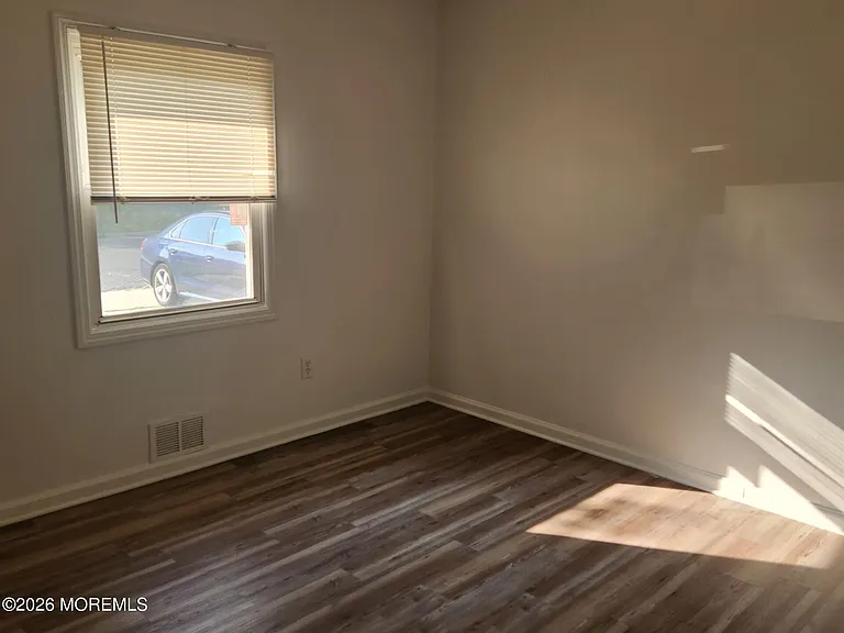 175 W Sylvania Ave — Photo 10