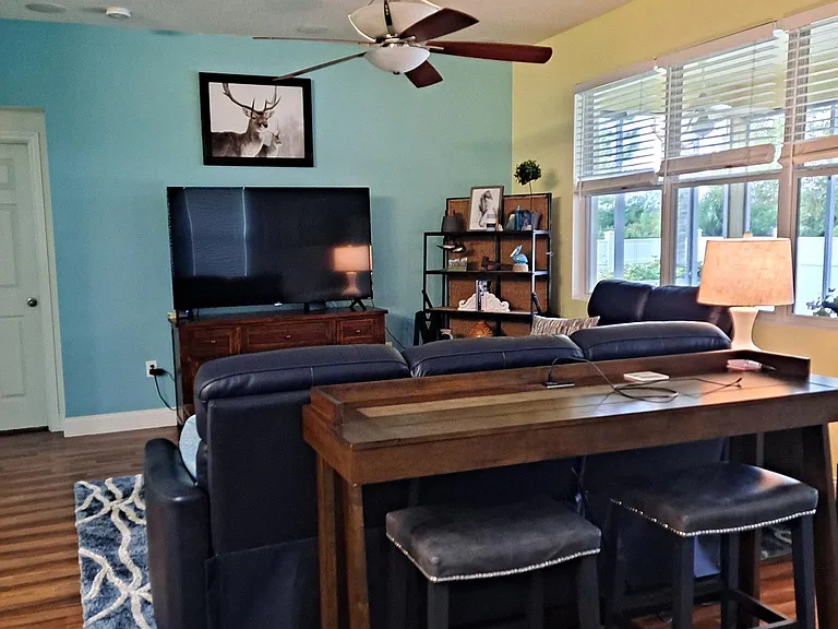 528 Aeolian Dr — Photo 2