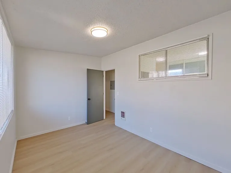 University Manor - Newly Renovated Units just a short walk from Campus! — Photo 91
