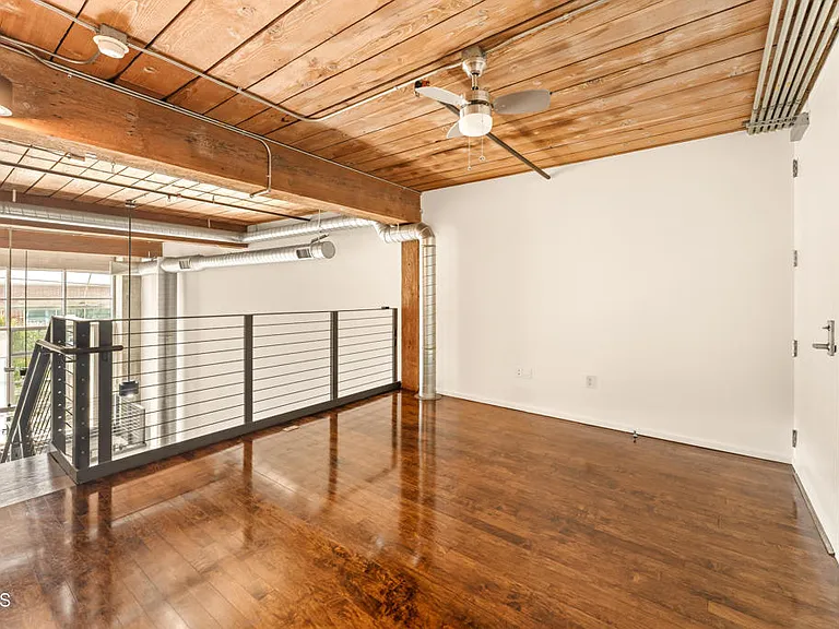 530 S Hewitt St #129 — Photo 13