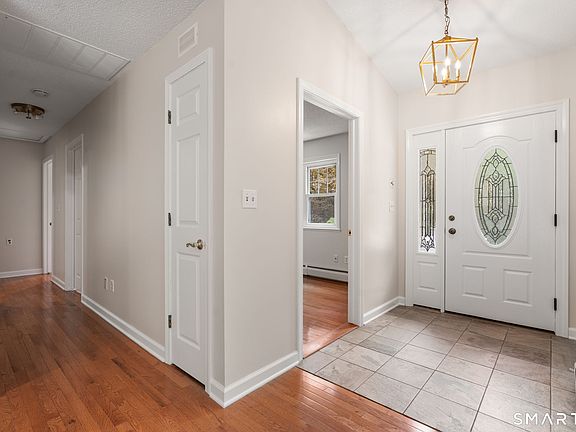 4th image of 20 Prindiville Avenue