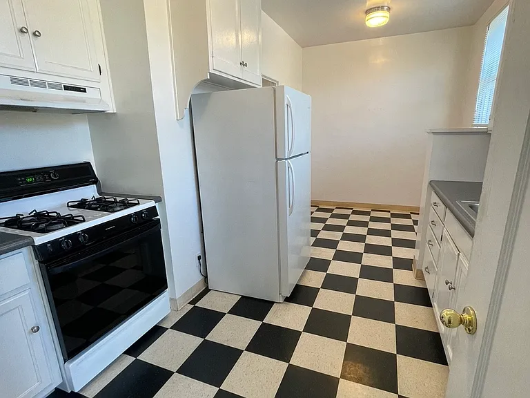 1229 Sacramento St #4 — Photo 7