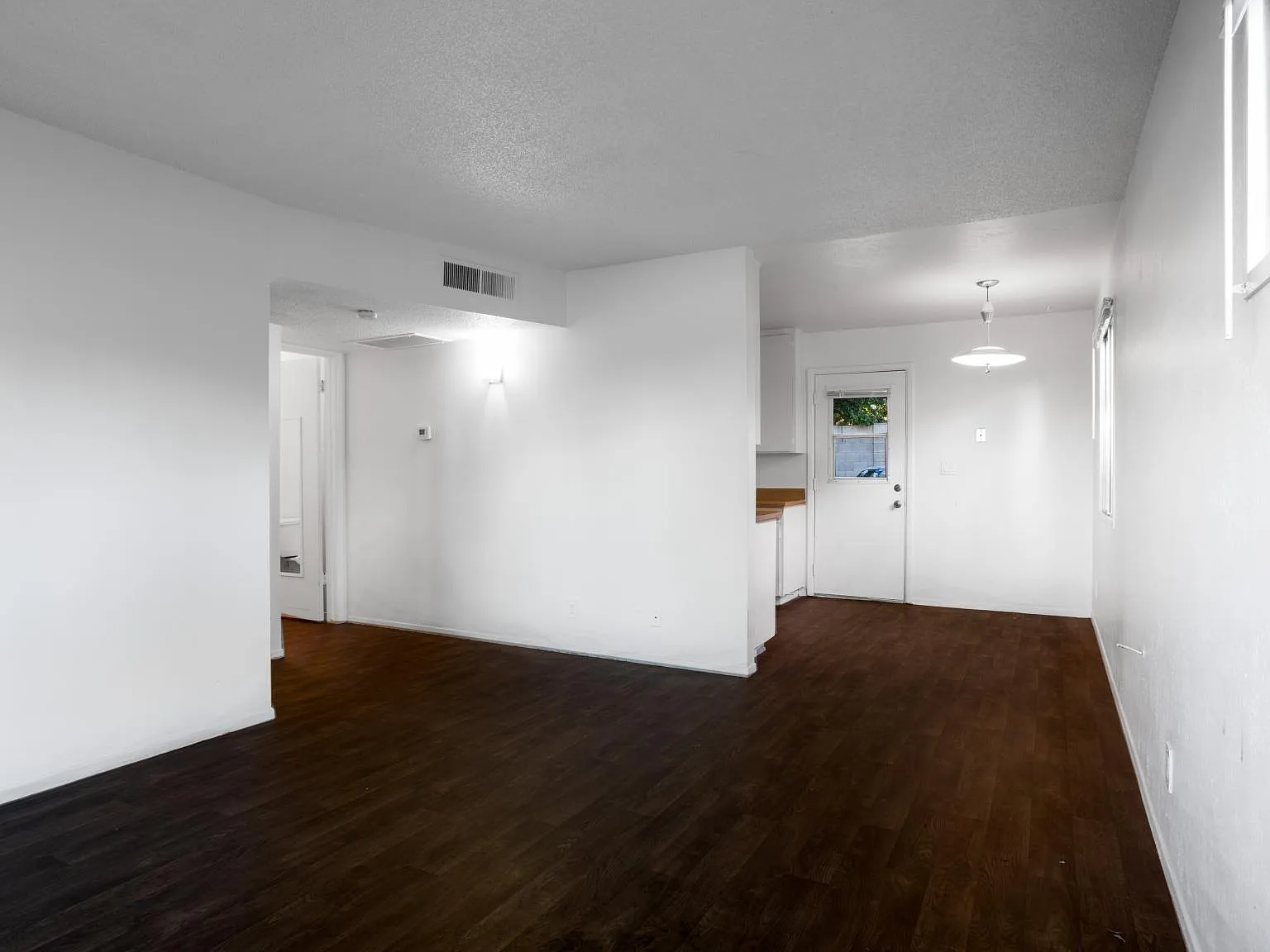 914 W Glendale Ave — Photo 4