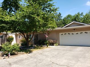 115 Honeylynn Ln, Grants Pass, OR 97527