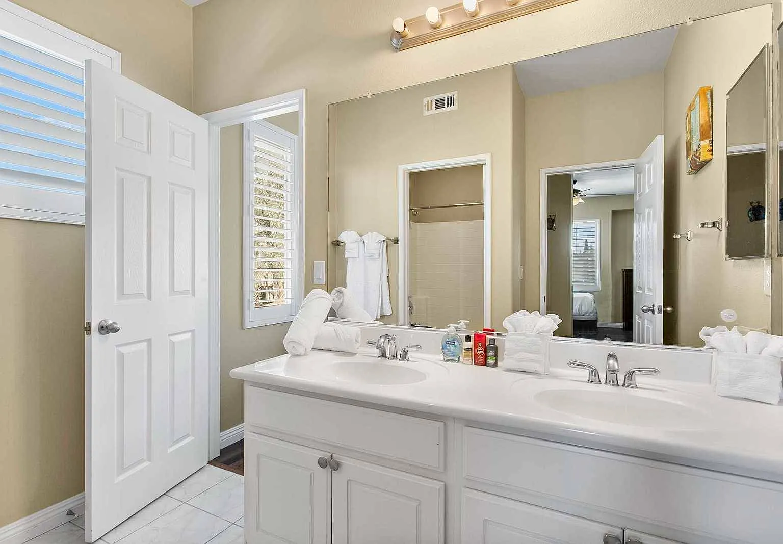 5 bed, 3631 sqft, $7,800 — Photo 3