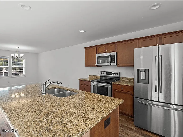 426 W Illinois Ave — Photo 10