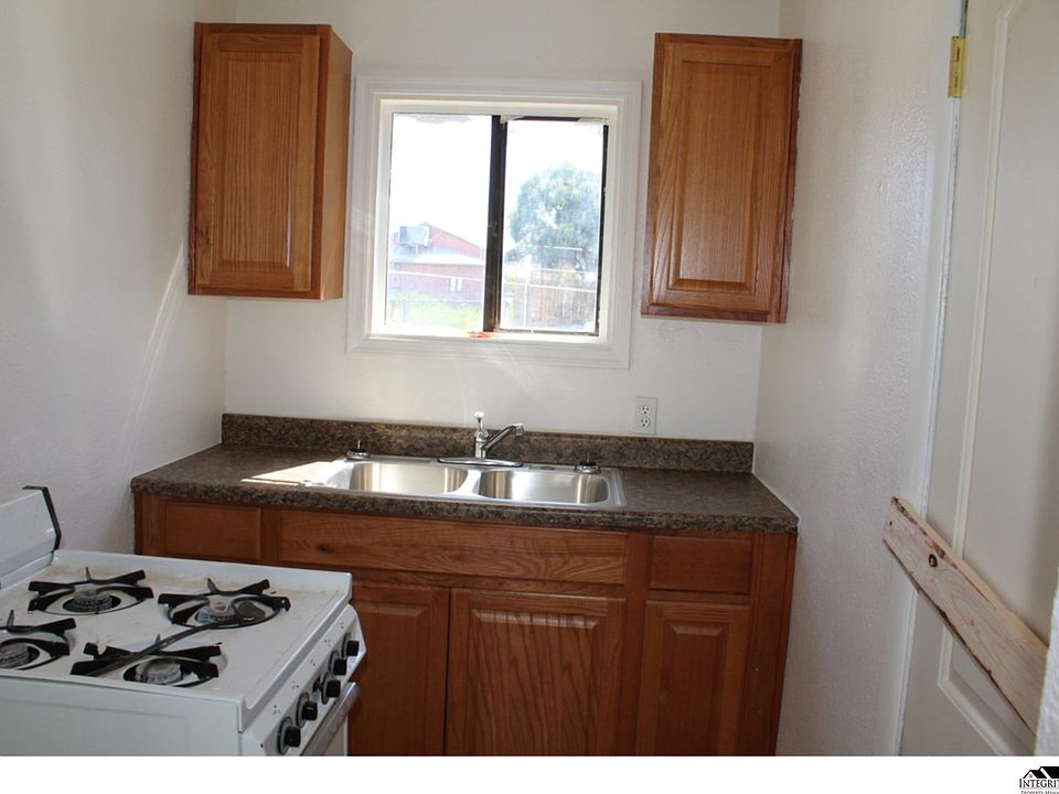 2nd image of 207 E 10th St