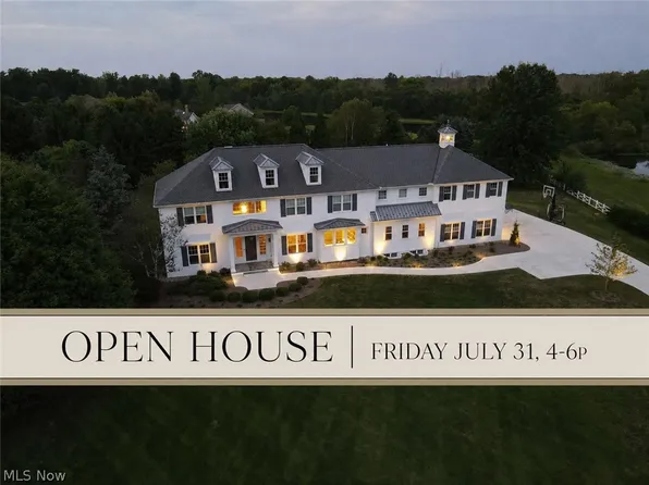 9830 Greenway Trl, Chagrin Falls, OH 44023
