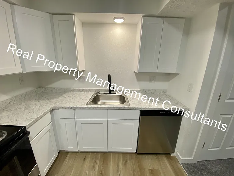 1001 Twin Oaks Ter — Photo 7