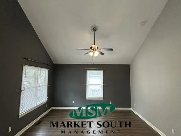 738 E Anderson St — Photo 19