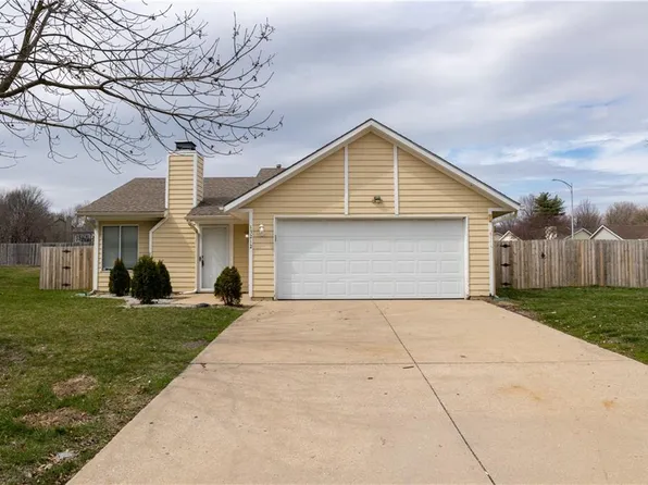 13212 S Brougham Dr, Olathe, KS 66062