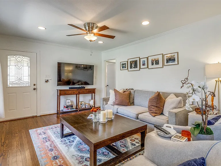 3732 Seguin Dr — Photo 4