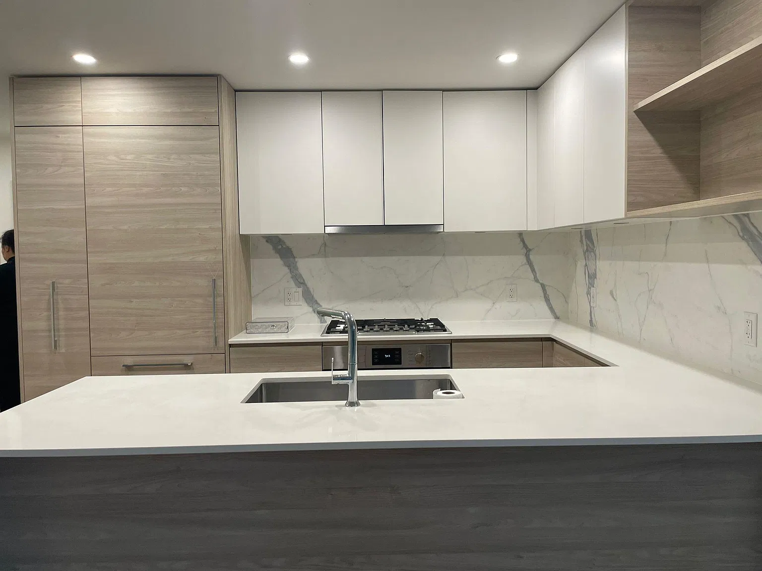 2 bed, 911 sqft, $3,200 — Photo 3