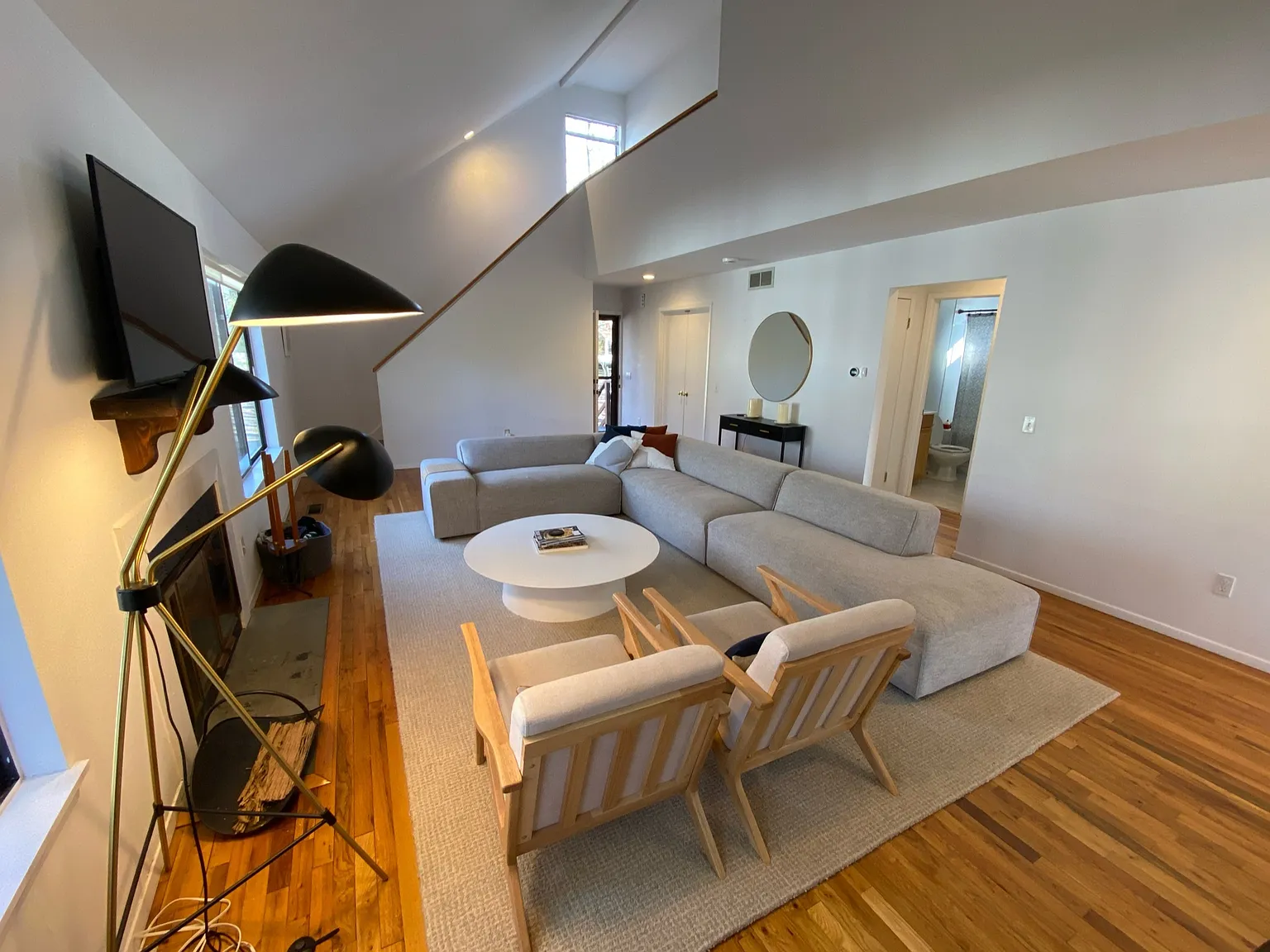 3 Bedroom Home with Pool In Lion Head Community — Photo 2