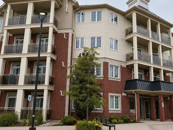80 Aspen Springs Dr #124, Clarington, ON L1C 0V4