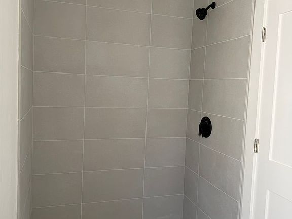 4th image of 82 Marion St #4