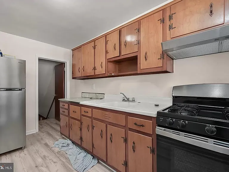 708 Umbra St — Photo 2
