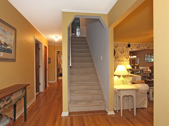 3rd image of 44 Sumpwams Ave