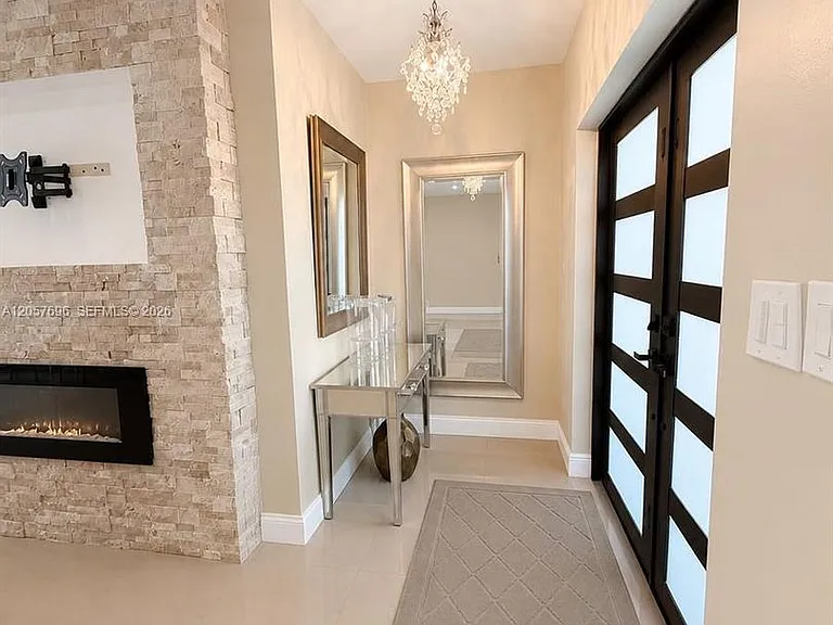 15700 N Miami Ave — Photo 3